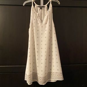 Very adorable and unique white (with designs) Banana Republic tank top sized xs